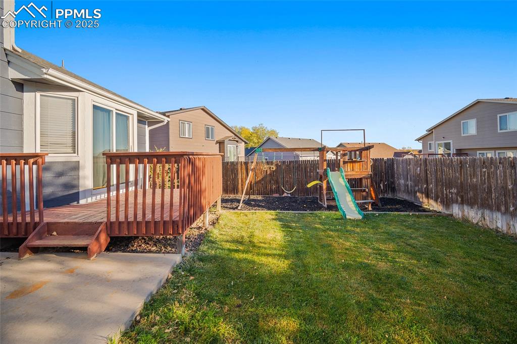 Image 30 of 35: Yard