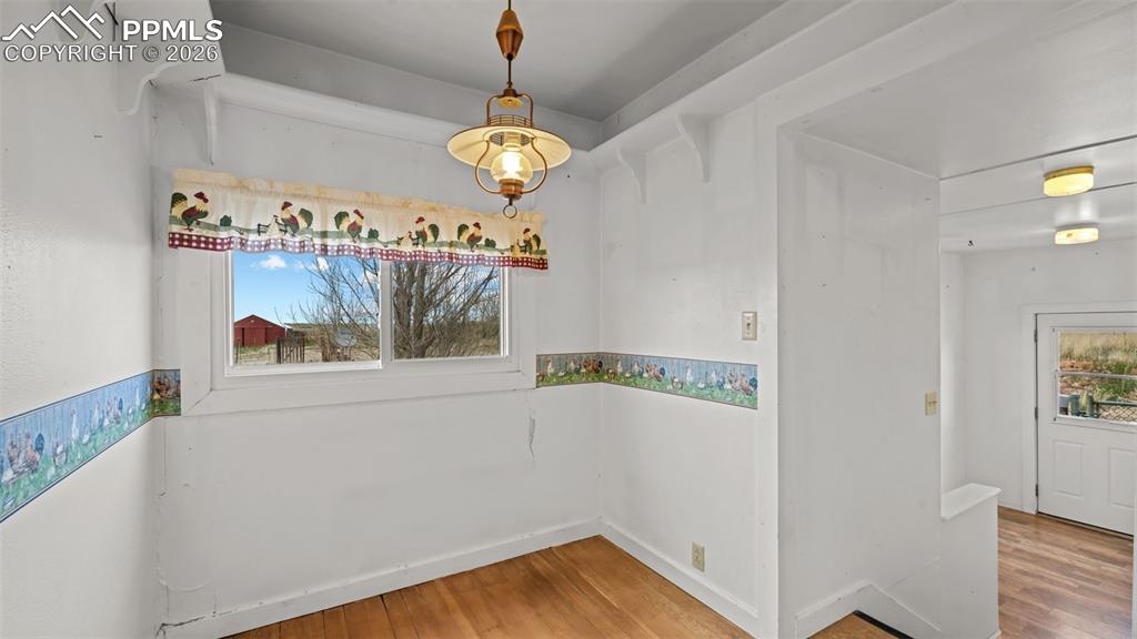 Image 5 of 37: Dining Area