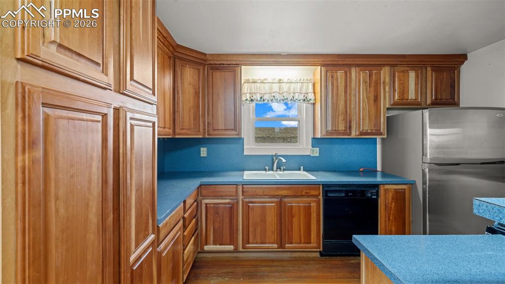 Image 8 of 37: Kitchen