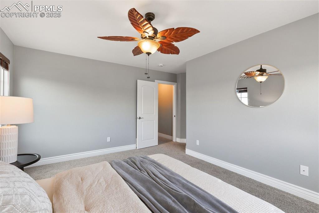Image 18 of 27: Bedroom
