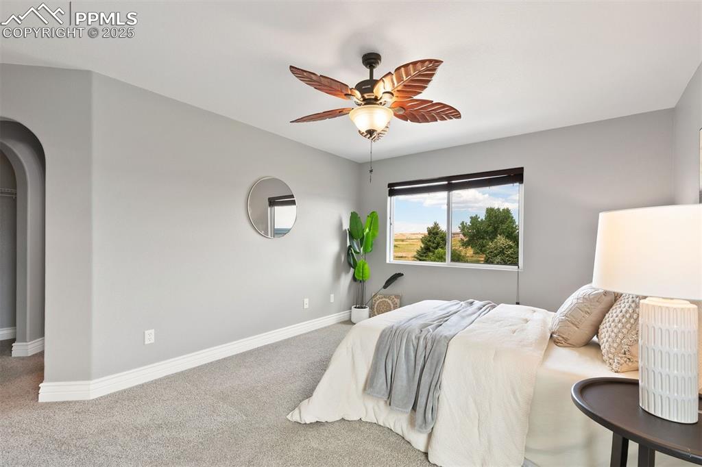 Image 19 of 27: Bedroom