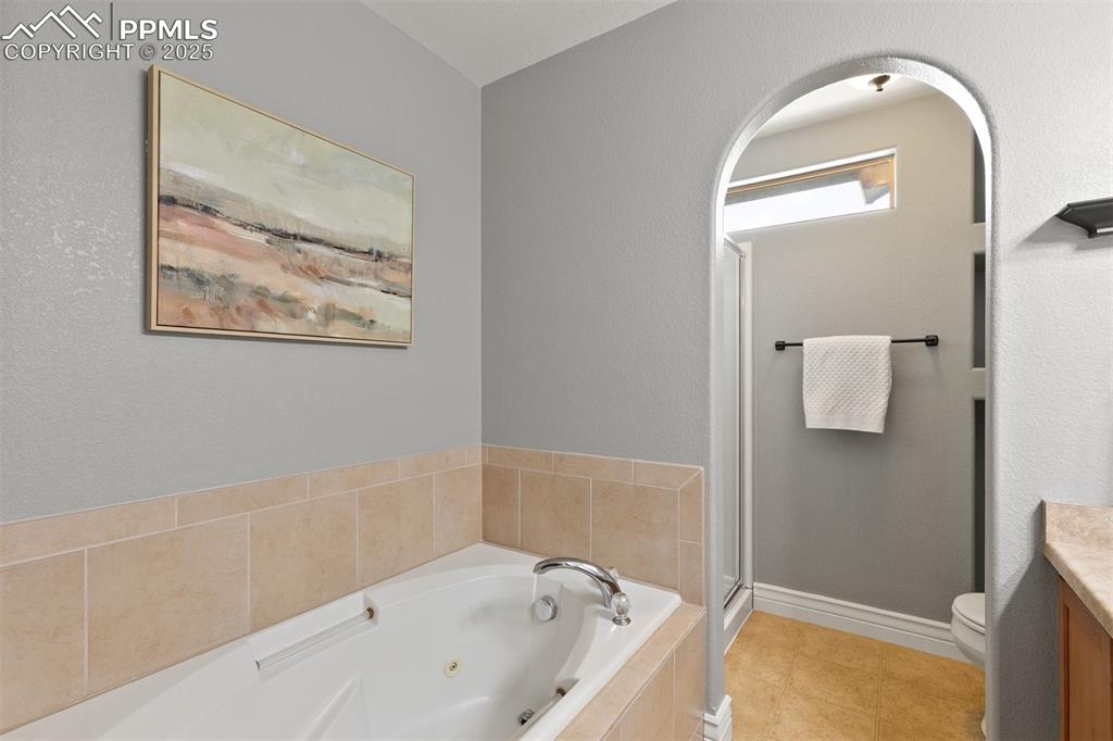 Image 20 of 27: Bathroom