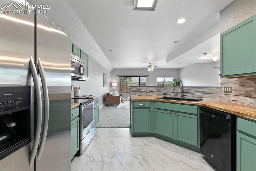 Image 5 of 27: Kitchen