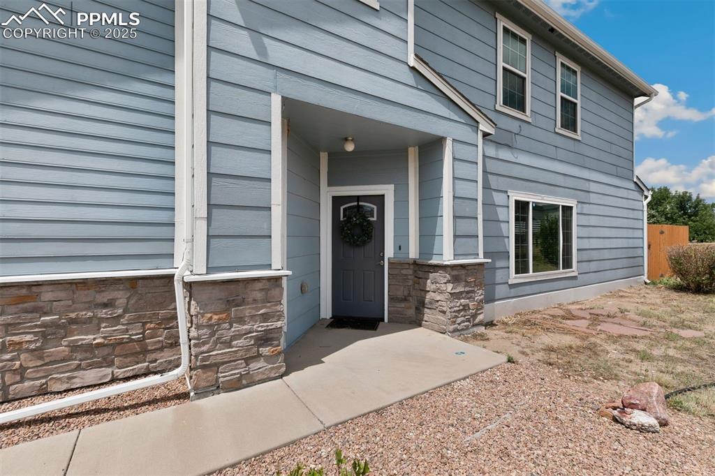 Image 9 of 27: Entry
