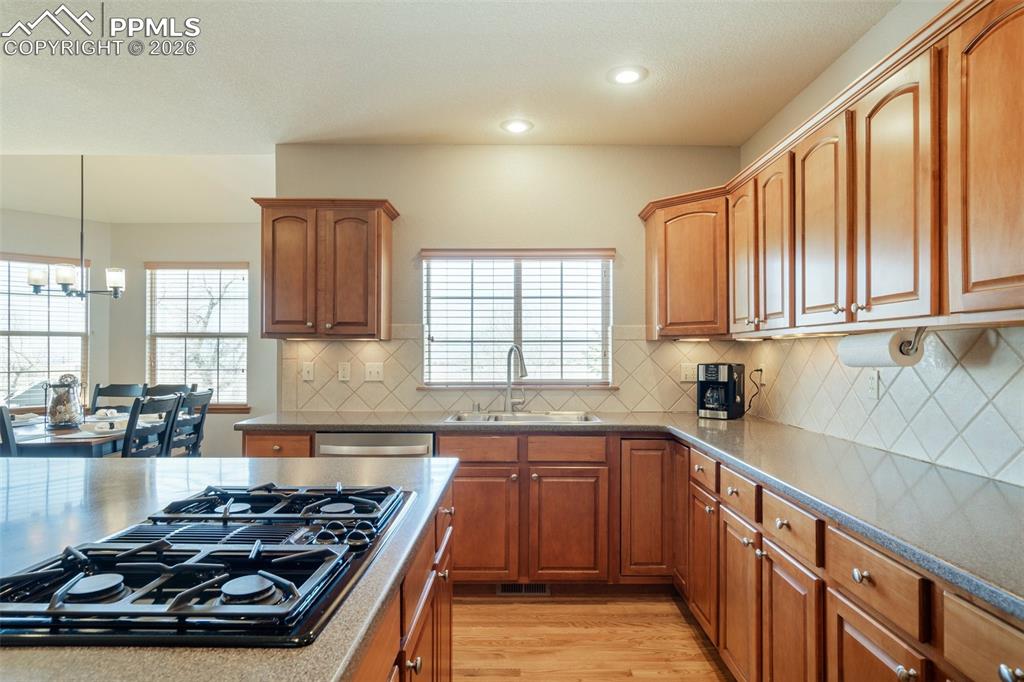 Image 15 of 49: Kitchen