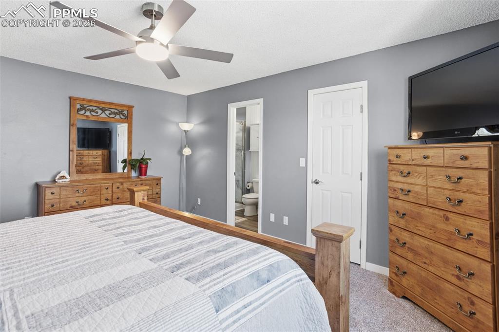 Image 14 of 26: Bedroom