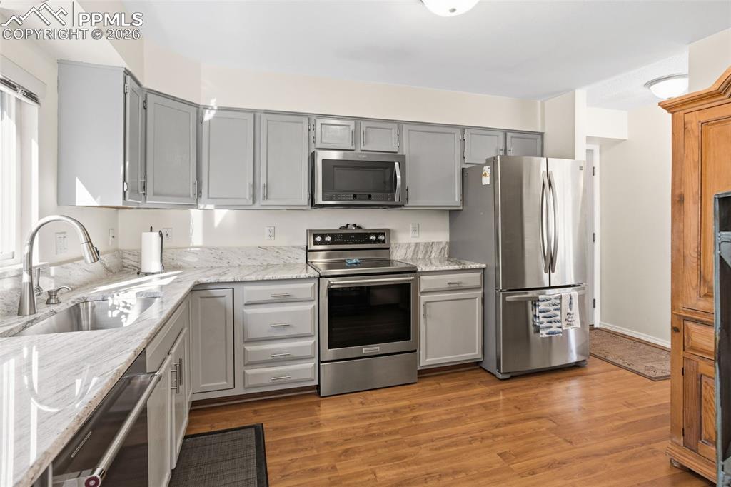 Image 7 of 26: Kitchen