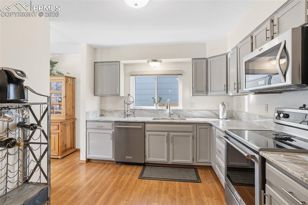 Image 8 of 26: Kitchen