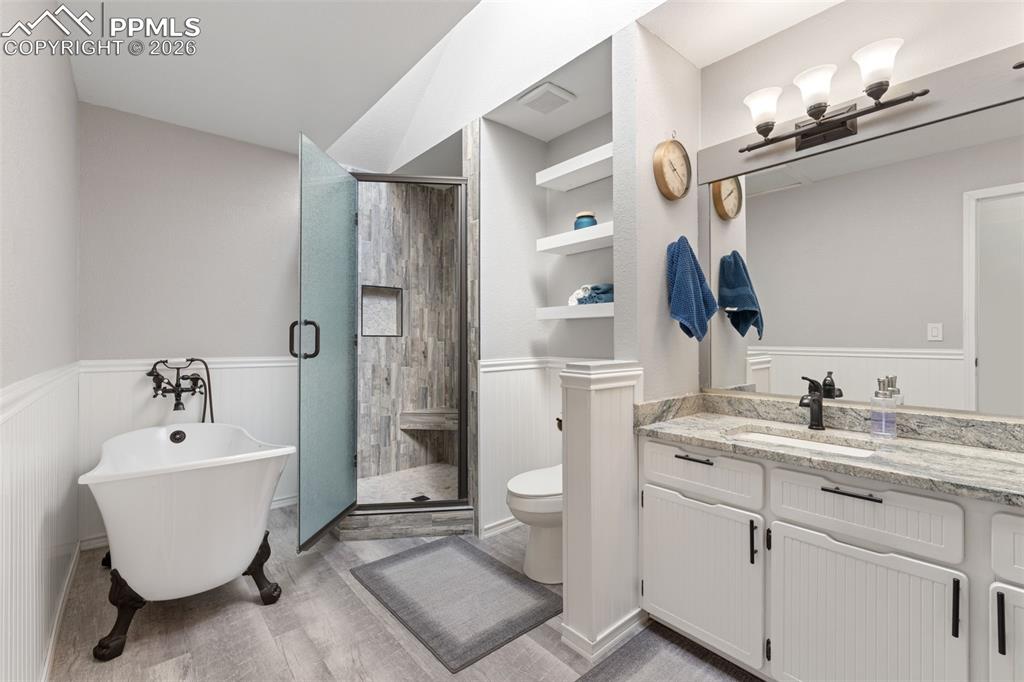 Image 15 of 30: Claw Foot Tub in the Owner