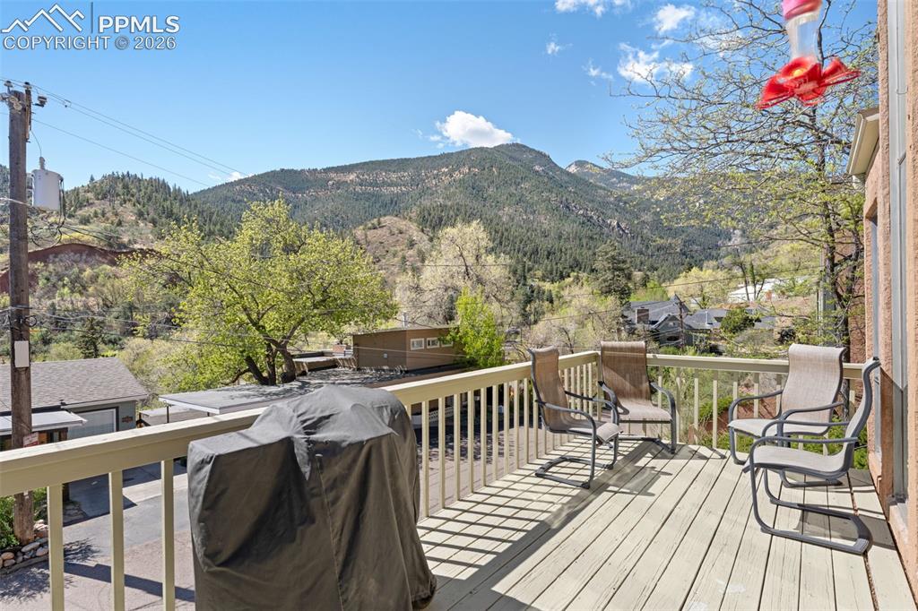 Image 21 of 30: Front Deck View