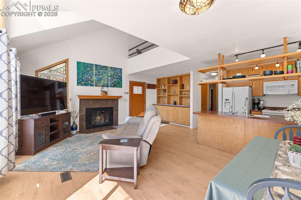 Image 5 of 30: Vaulted Ceiling in the Living Room