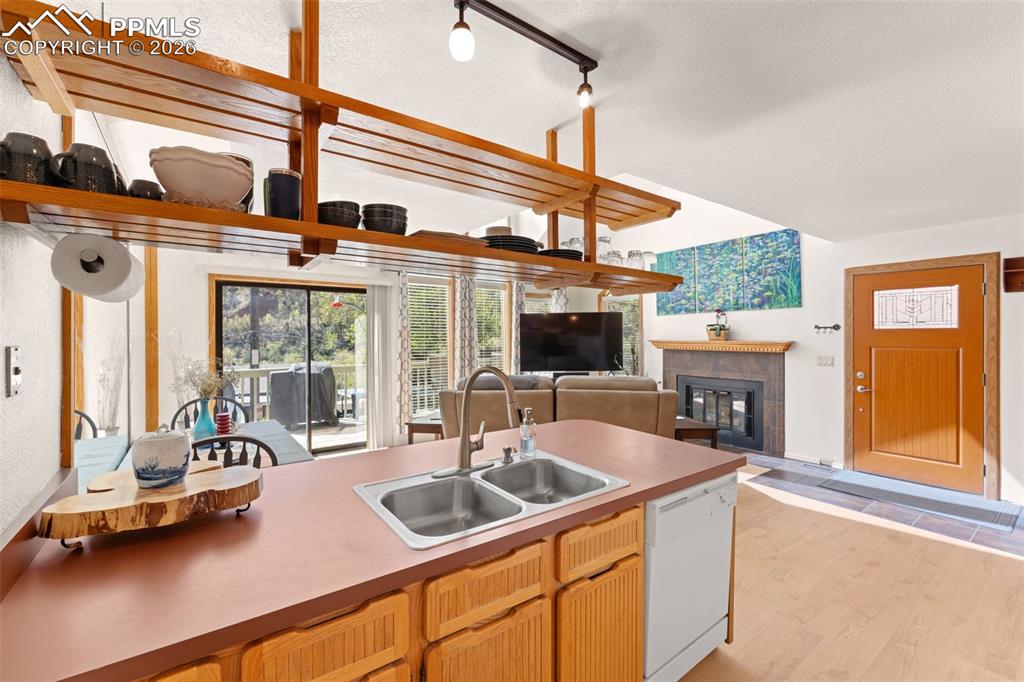 Image 9 of 30: Wide-Open Floor Plan