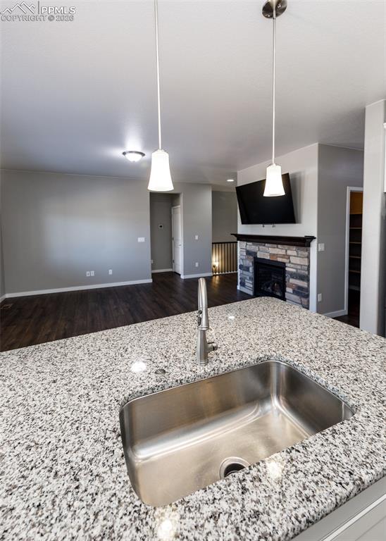 Image 11 of 50: Kitchen