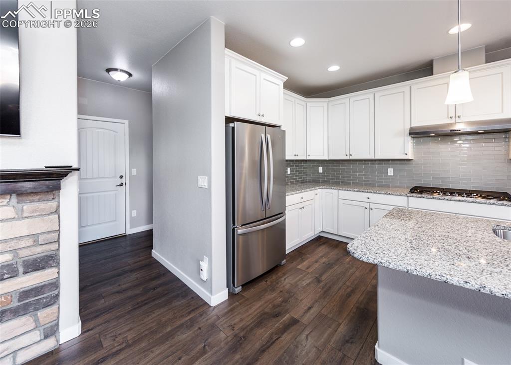 Image 15 of 50: Kitchen