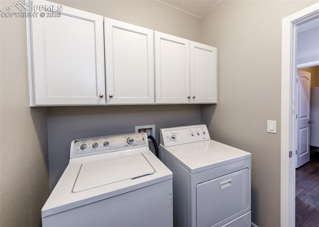 Image 18 of 50: Laundry