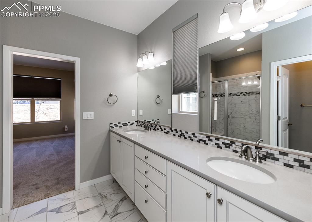 Image 22 of 50: Bathroom