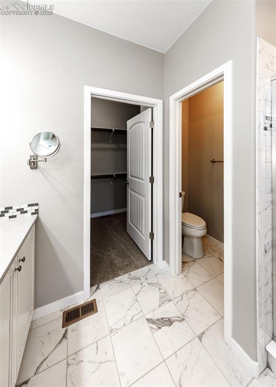 Image 25 of 50: Bathroom