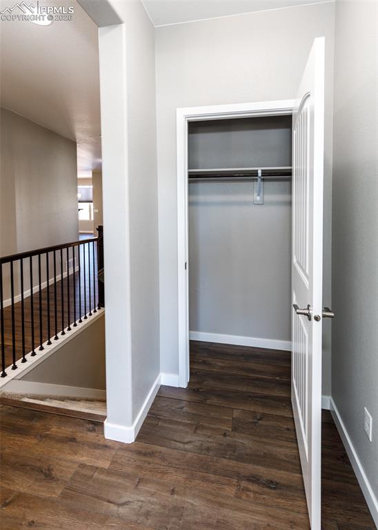 Image 31 of 50: Closet