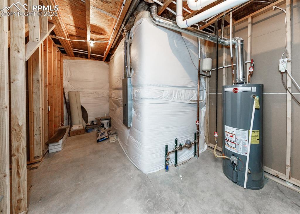 Image 46 of 50: Utility Room