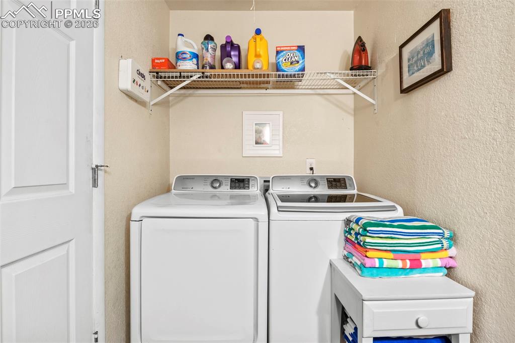 Image 18 of 32: Laundry