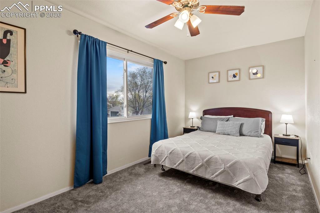 Image 28 of 32: Bedroom