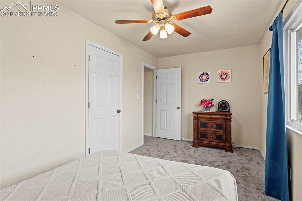 Image 29 of 32: Bedroom