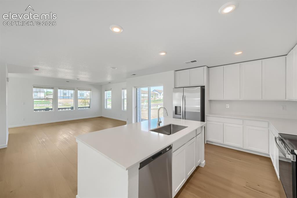 Image 5 of 12: Kitchen