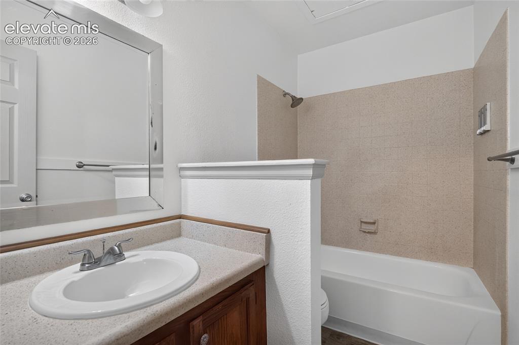 Image 12 of 20: Bathroom