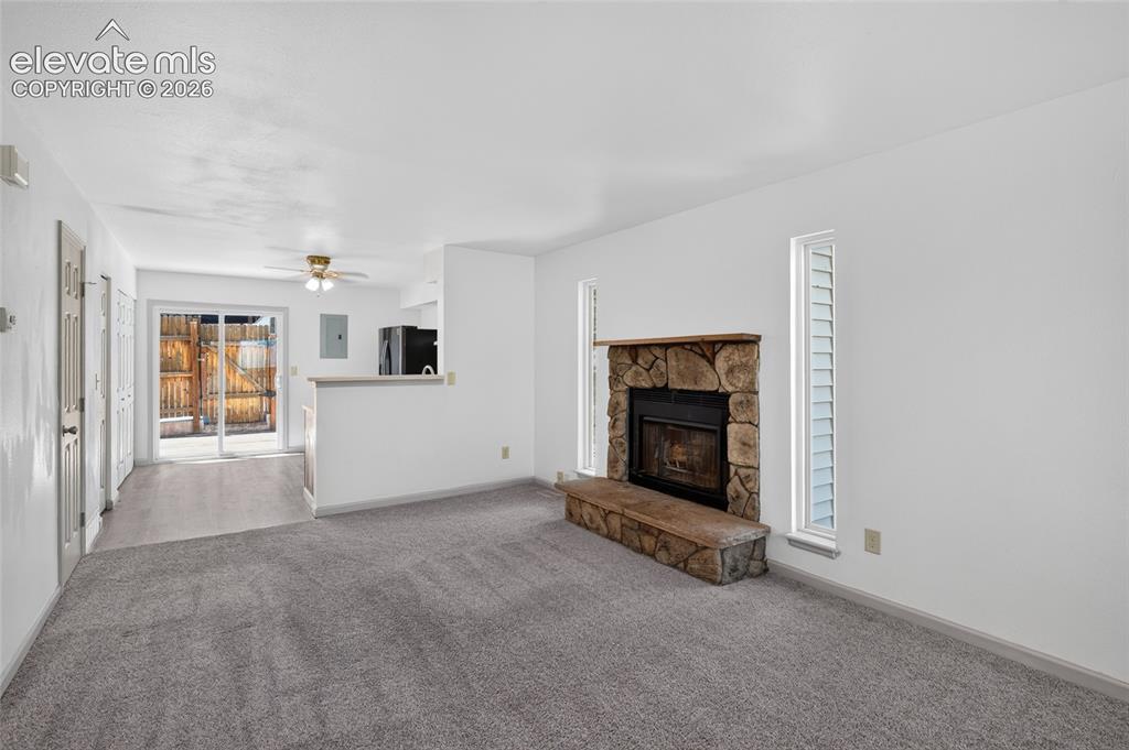 Image 16 of 20: Living Room