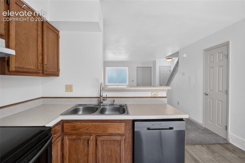 Image 6 of 20: Kitchen