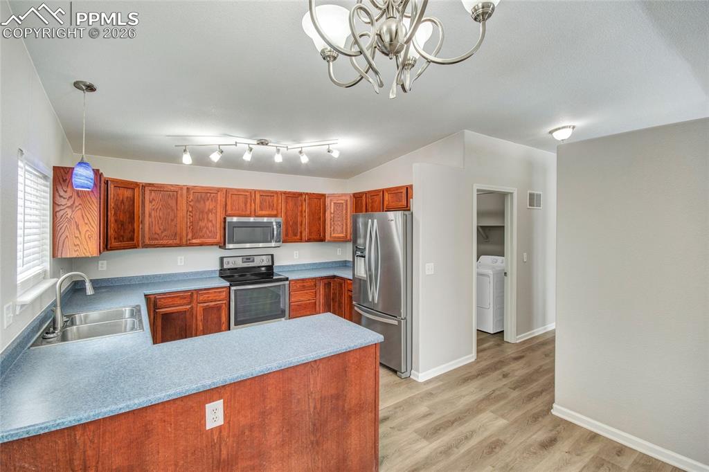 Image 17 of 48: Kitchen