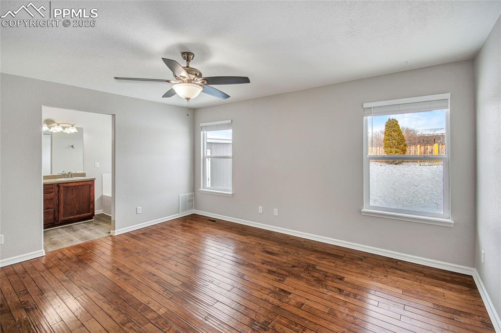 Image 26 of 48: Bedroom