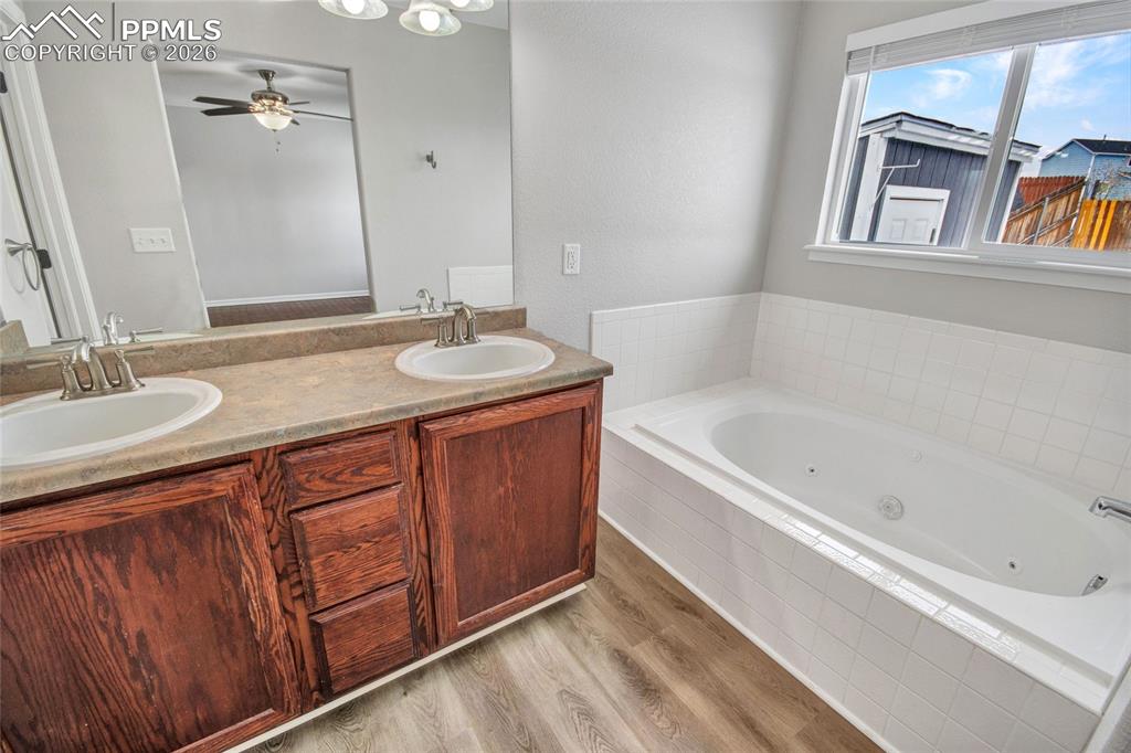 Image 30 of 48: Bathroom