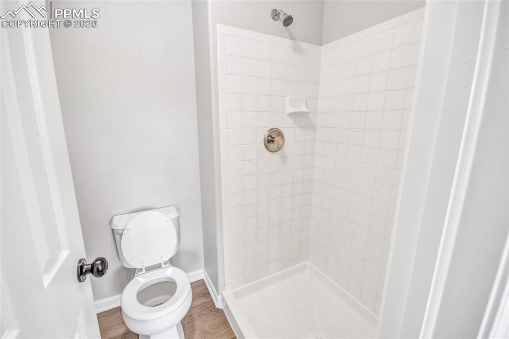 Image 31 of 48: Bathroom