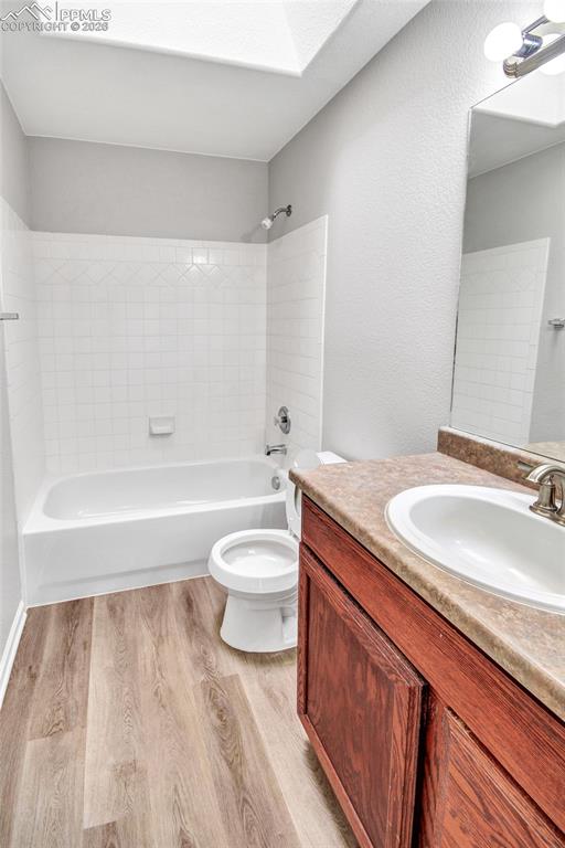 Image 33 of 48: Bathroom