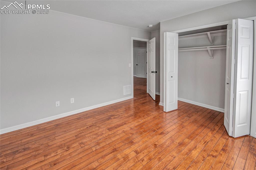 Image 35 of 48: Bedroom