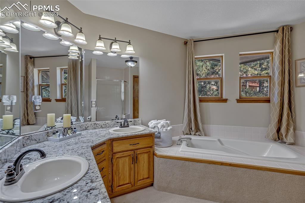 Image 17 of 40: En-Suite Bathroom, Granite Top, Large Soaking Tub, Double Vanity,