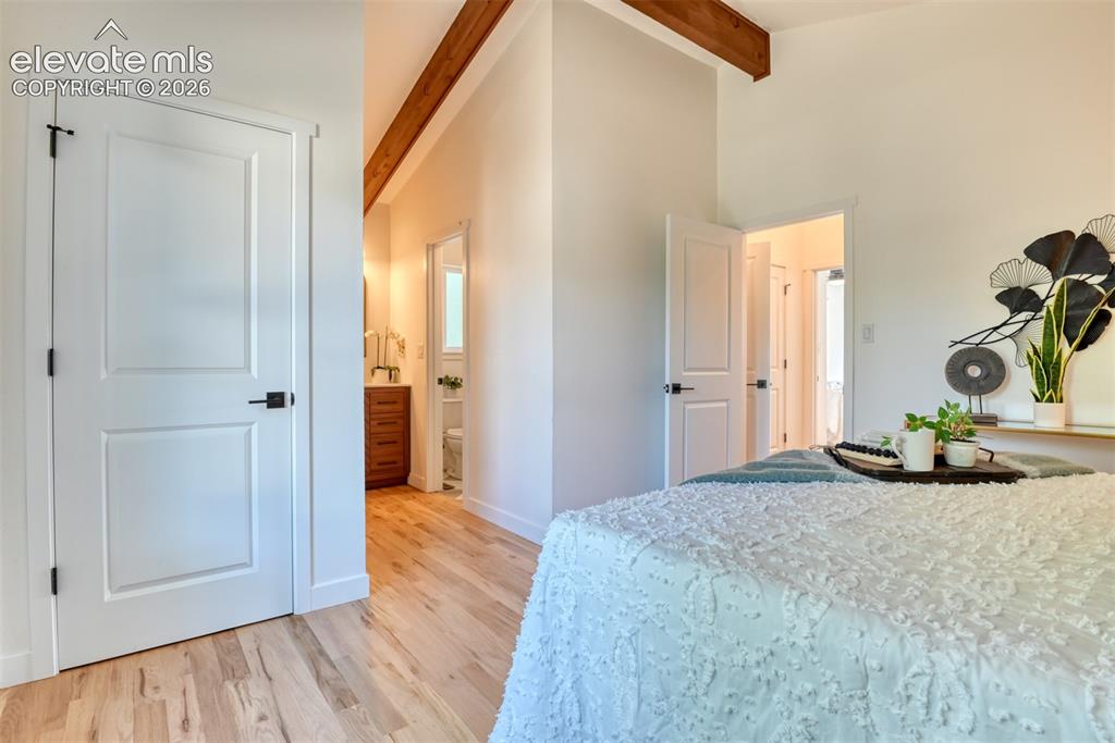 Image 14 of 32: Bedroom