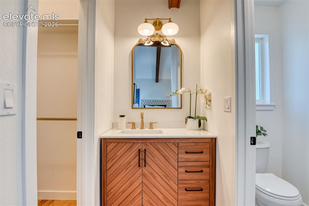 Image 15 of 32: Bathroom