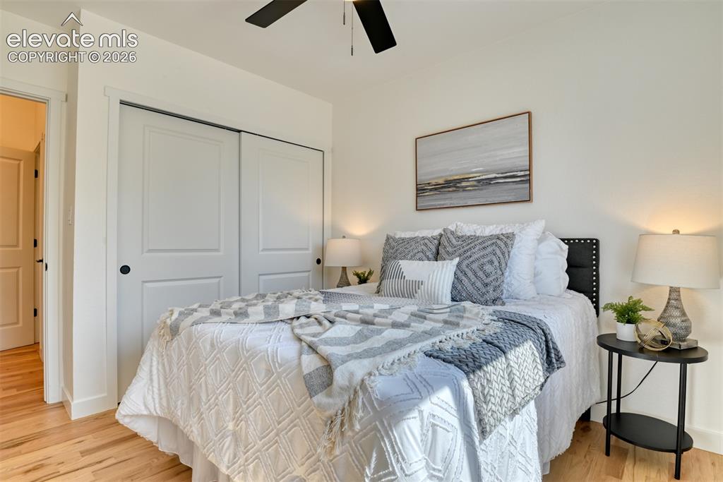 Image 17 of 32: Bedroom