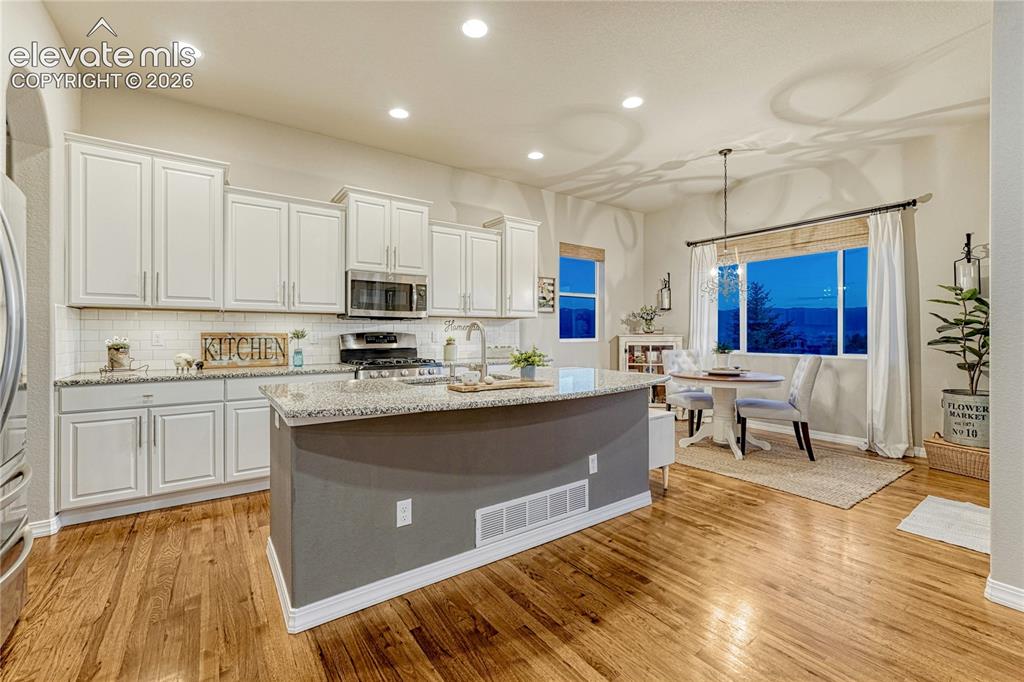 Image 11 of 49: Kitchen