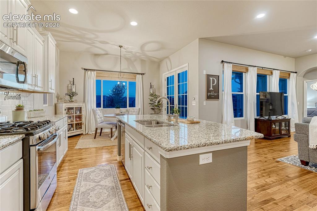 Image 13 of 49: Kitchen