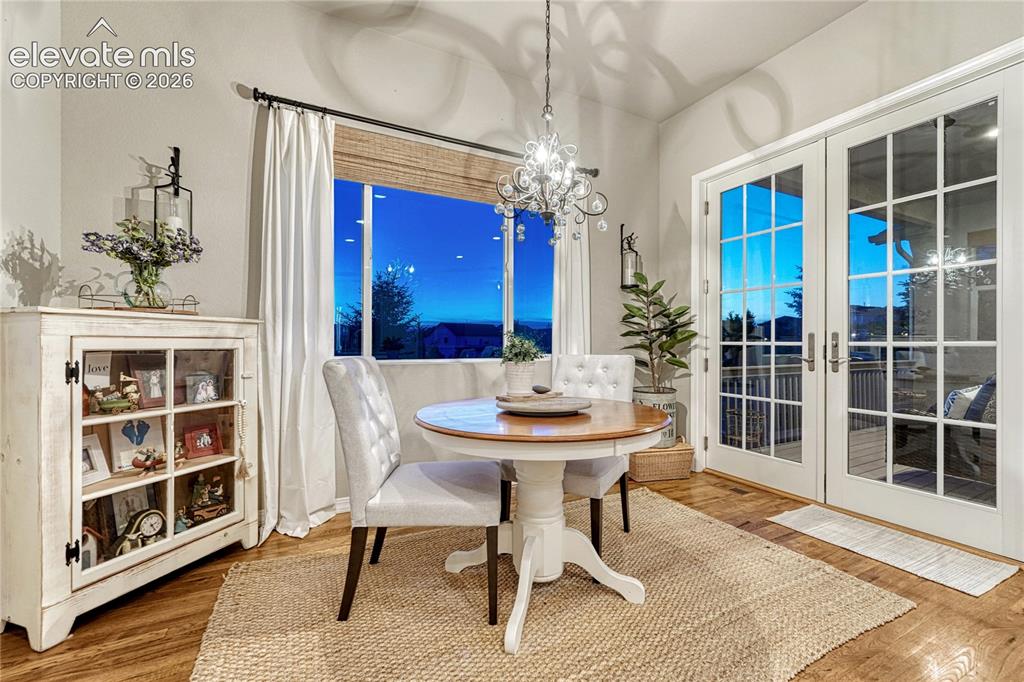 Image 17 of 49: Dining Area
