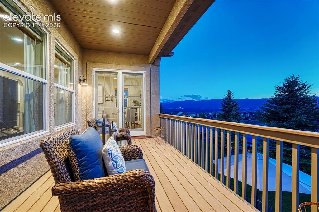 Image 34 of 49: Deck