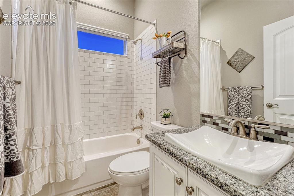 Image 6 of 49: Bathroom