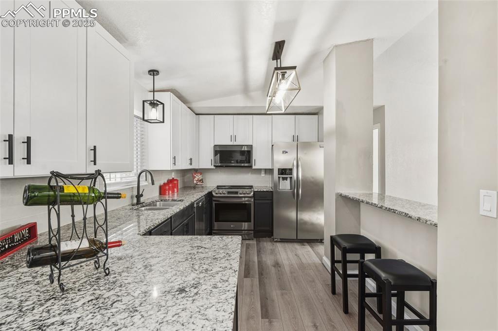 Image 10 of 27: Kitchen