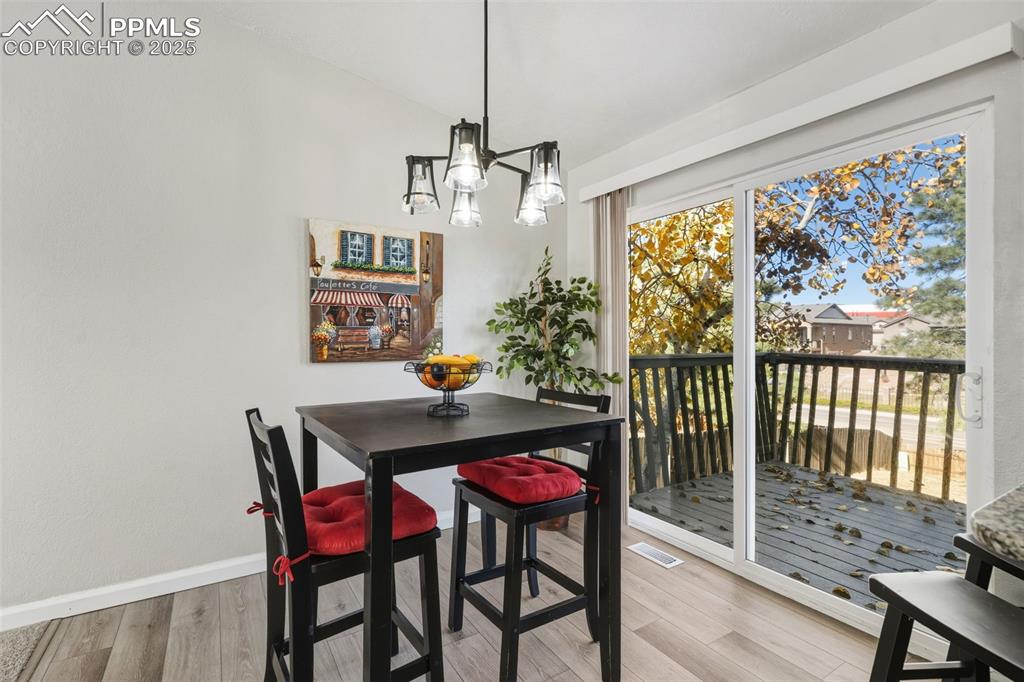 Image 11 of 27: Dining Area