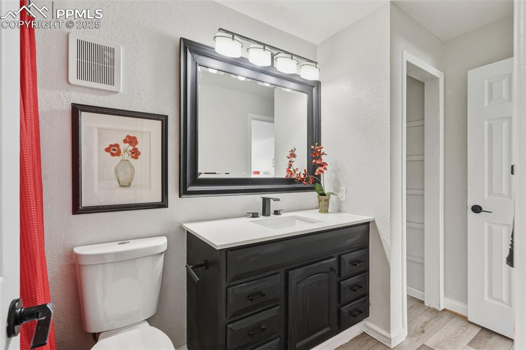 Image 17 of 27: Bathroom