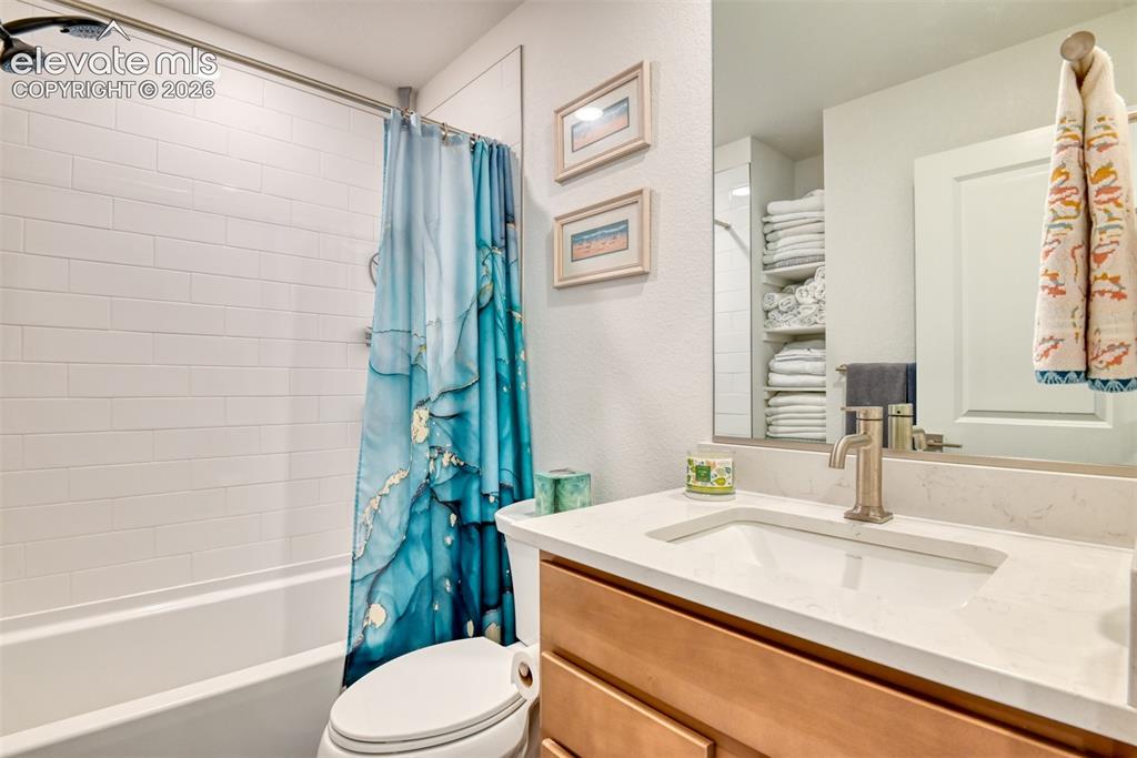 Image 16 of 37: Bathroom