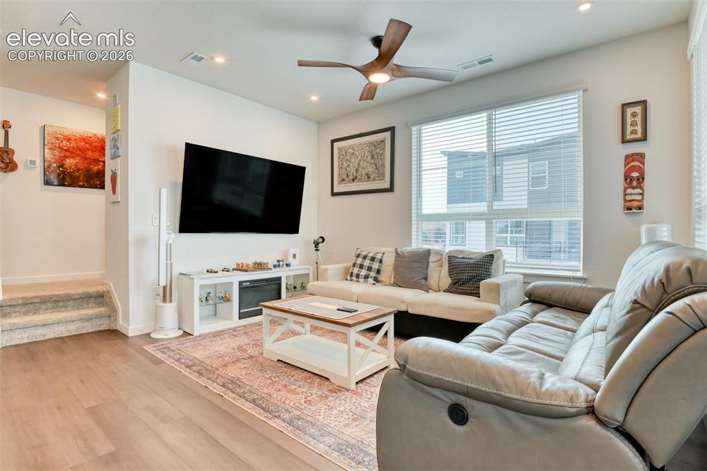 Image 31 of 37: Living Room